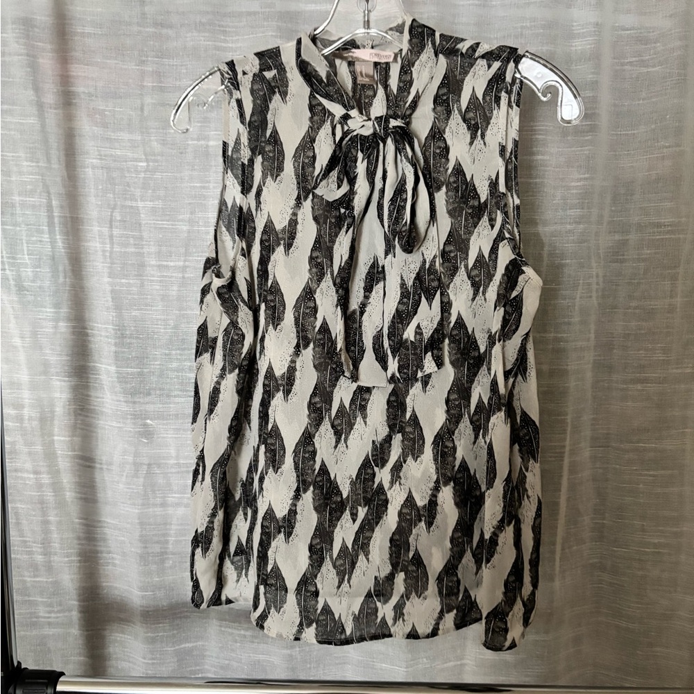 Forever 21 Black & White Sleeveless Tie-Neck Blouse